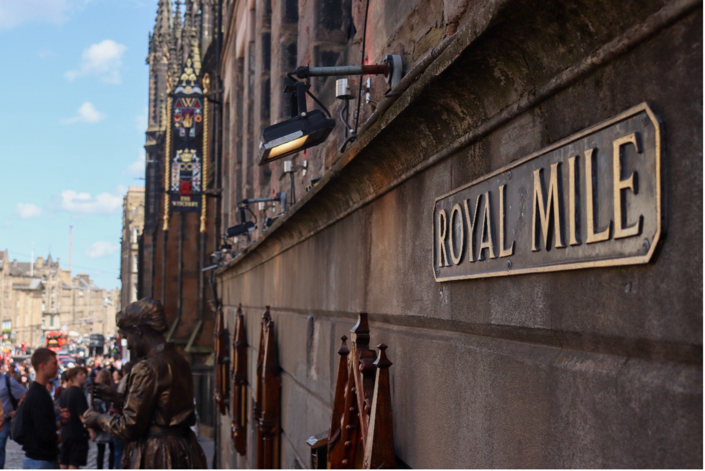 Le Royal Mile à Édimbourg, rue emblématique de la capitale écossaise et source d’inspiration pour Harry Potter