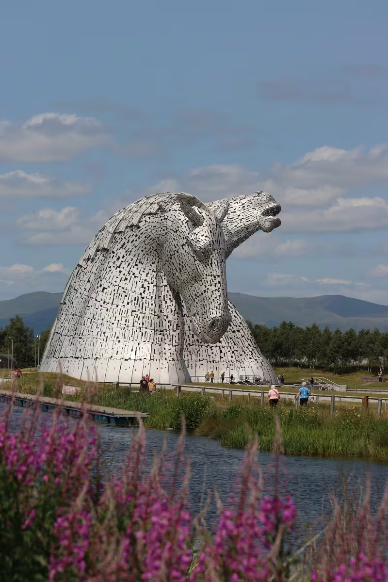 Les sculptures monumentales des Kelpies à Falkirk, têtes de chevaux en acier de 30 mètres
