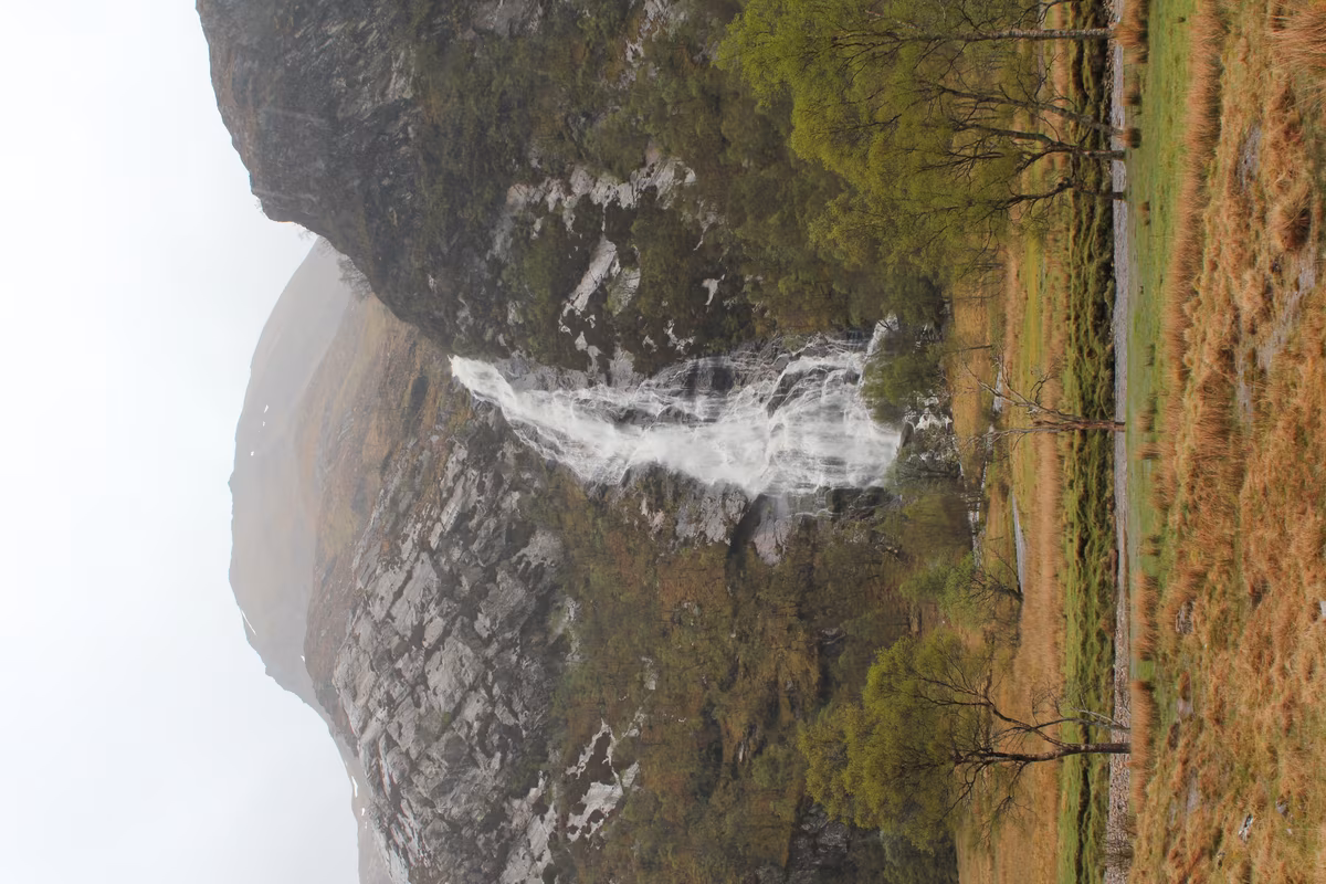 La cascade de Steall dans la vallée de Glen Nevis au pied du Ben Nevis