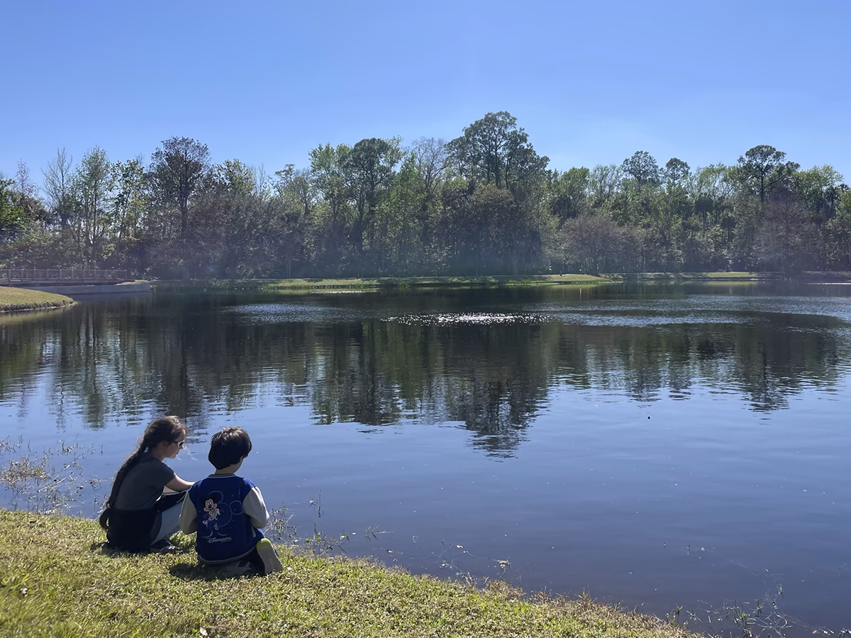 Voyager en famille - Vue sur un lac (02)