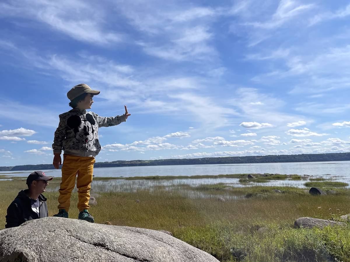 Voyager en famille - Vue sur un lac